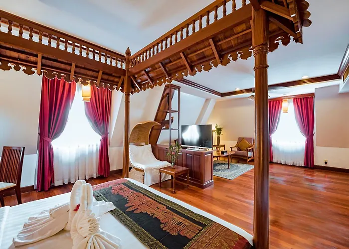 The By Royal Crown Hotel