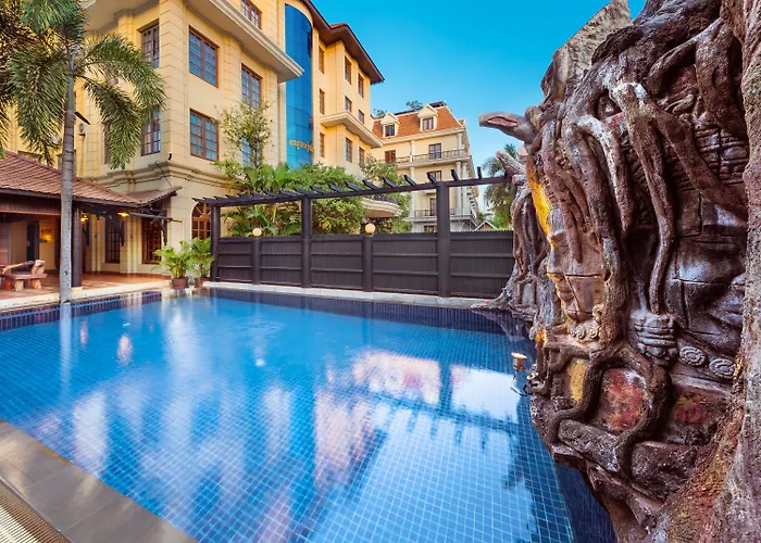 The By Royal Crown Hotel