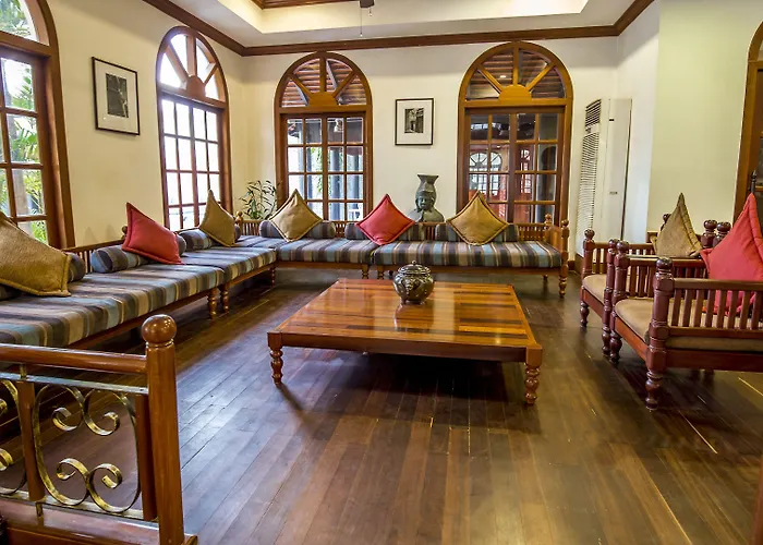 The By Royal Crown Hotel