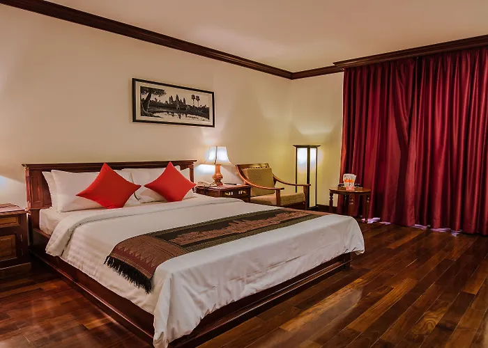 Hotel The By Royal Crown 4*