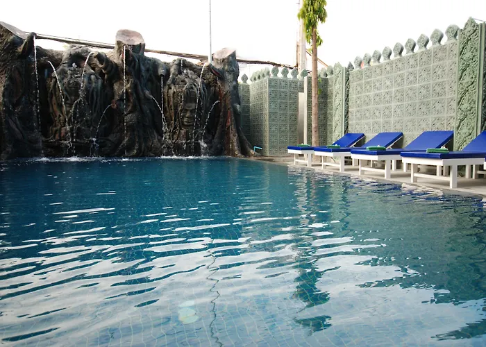 The By Royal Crown Hotel