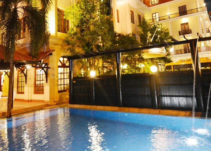 The By Royal Crown 4*