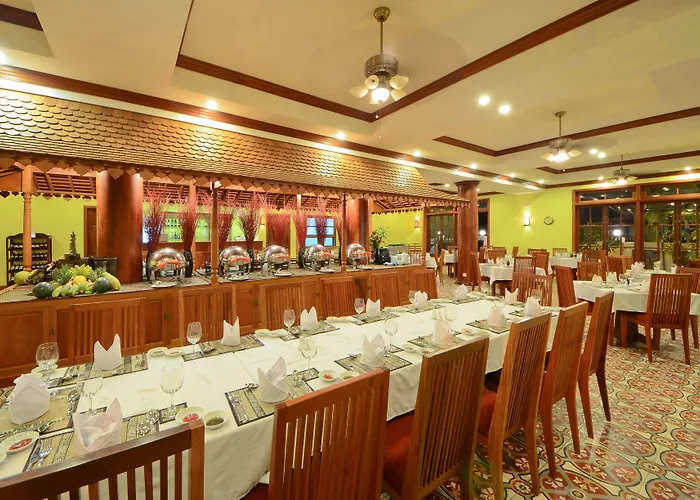 The By Royal Crown Hotel