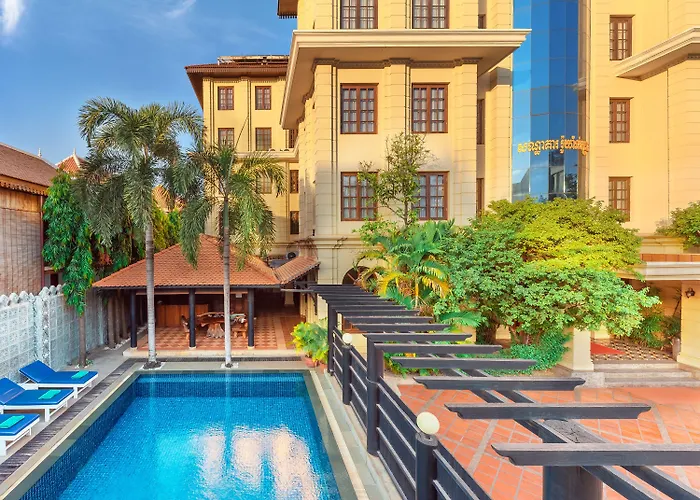 Hotel The By Royal Crown 4*