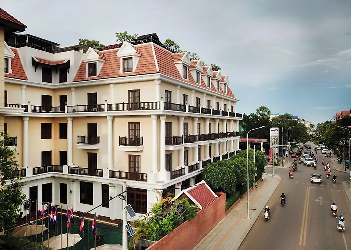 The By Royal Crown 4*