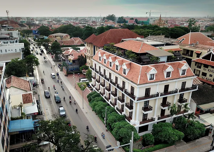 Hotel The By Royal Crown 4*