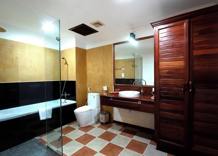 The By Royal Crown Hotel 4*