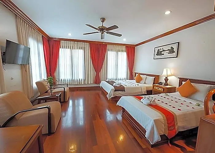 Hotel The By Royal Crown 4*