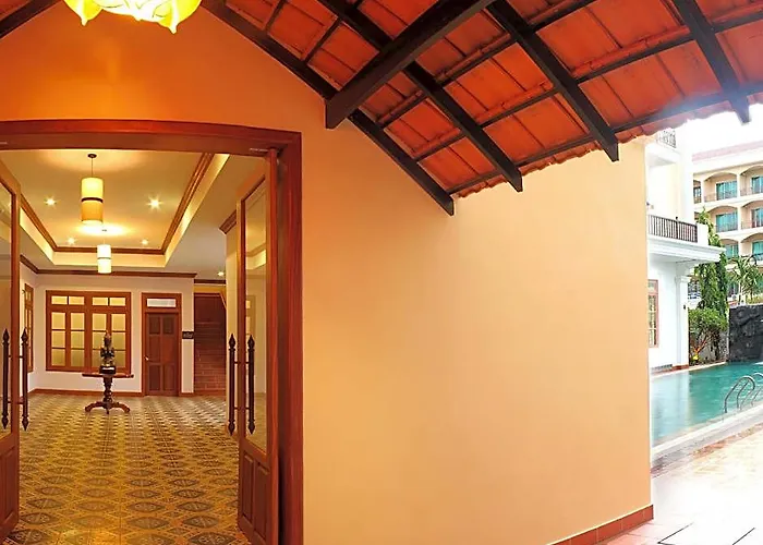Hotel The By Royal Crown 4*