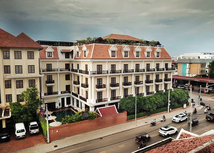 The By Royal Crown 4*