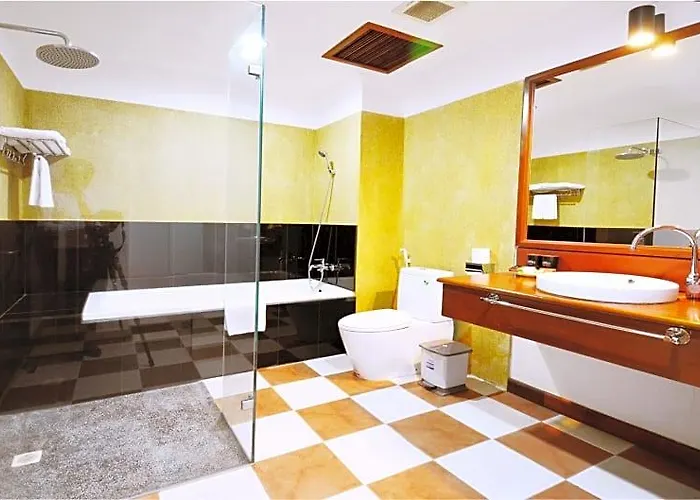 The By Royal Crown Hotel 4*
