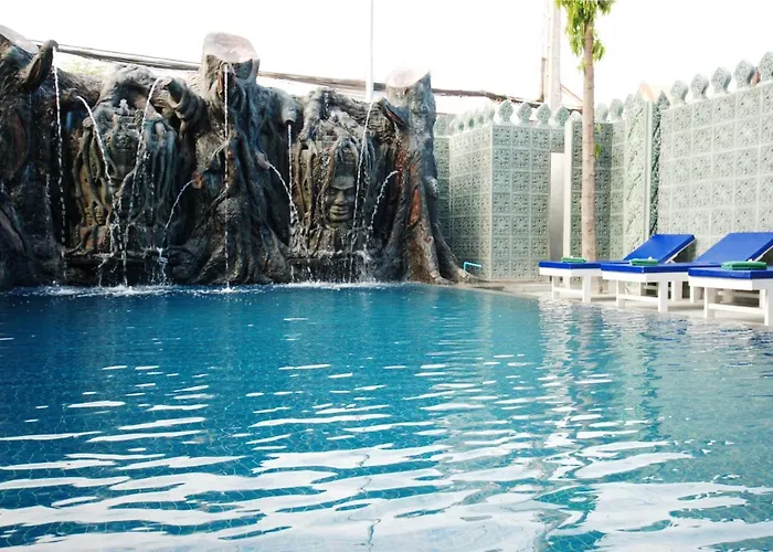 Hotel The By Royal Crown 4*